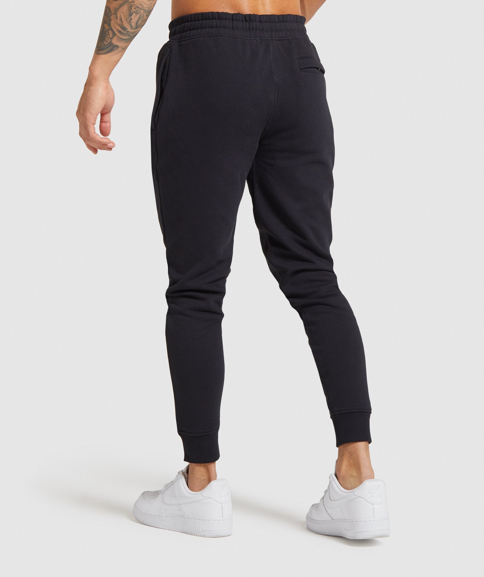 Black Men's Gymshark Crest Jogger | FSEIMR-685