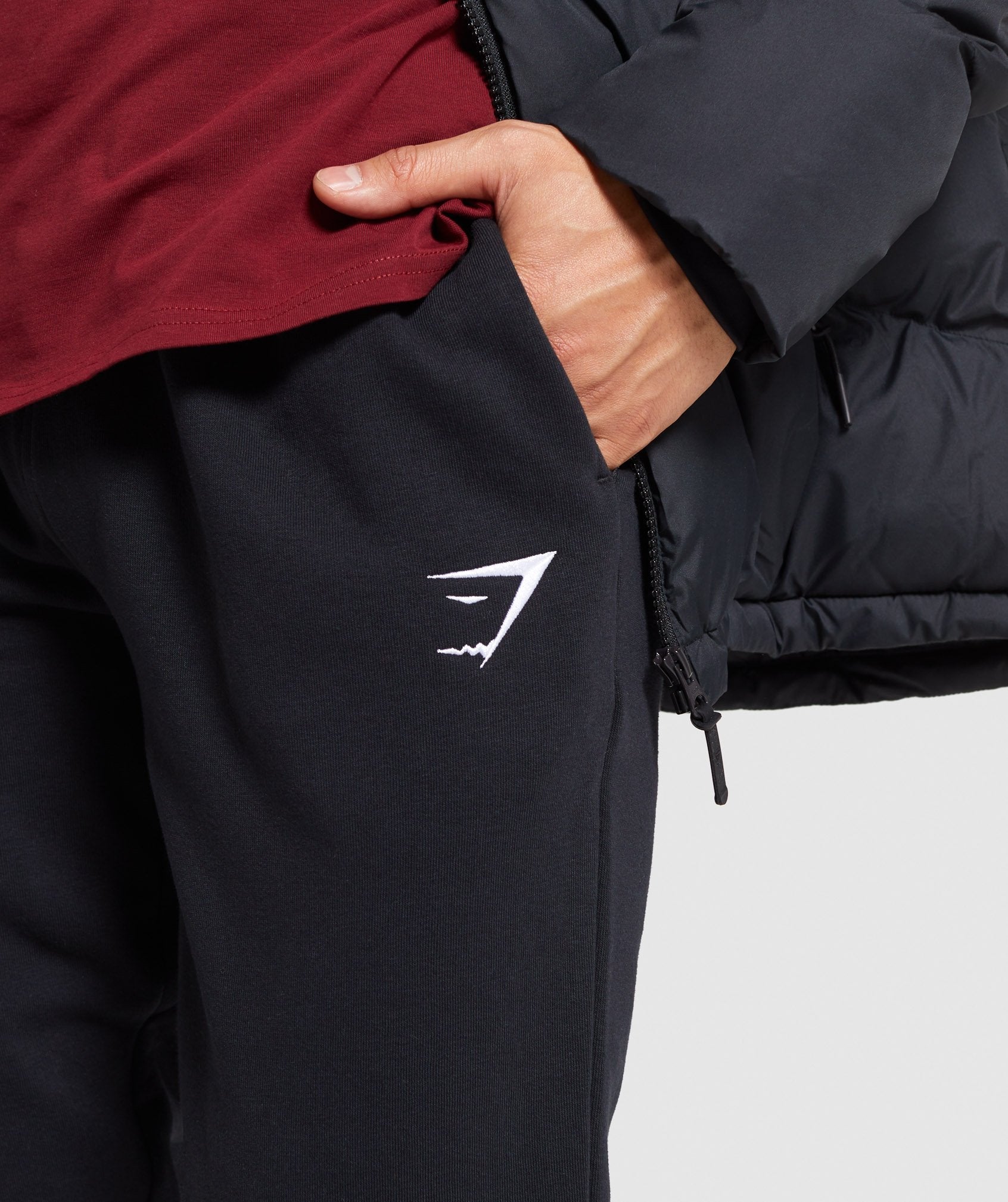 Black Men's Gymshark Crest Jogger | FSEIMR-685