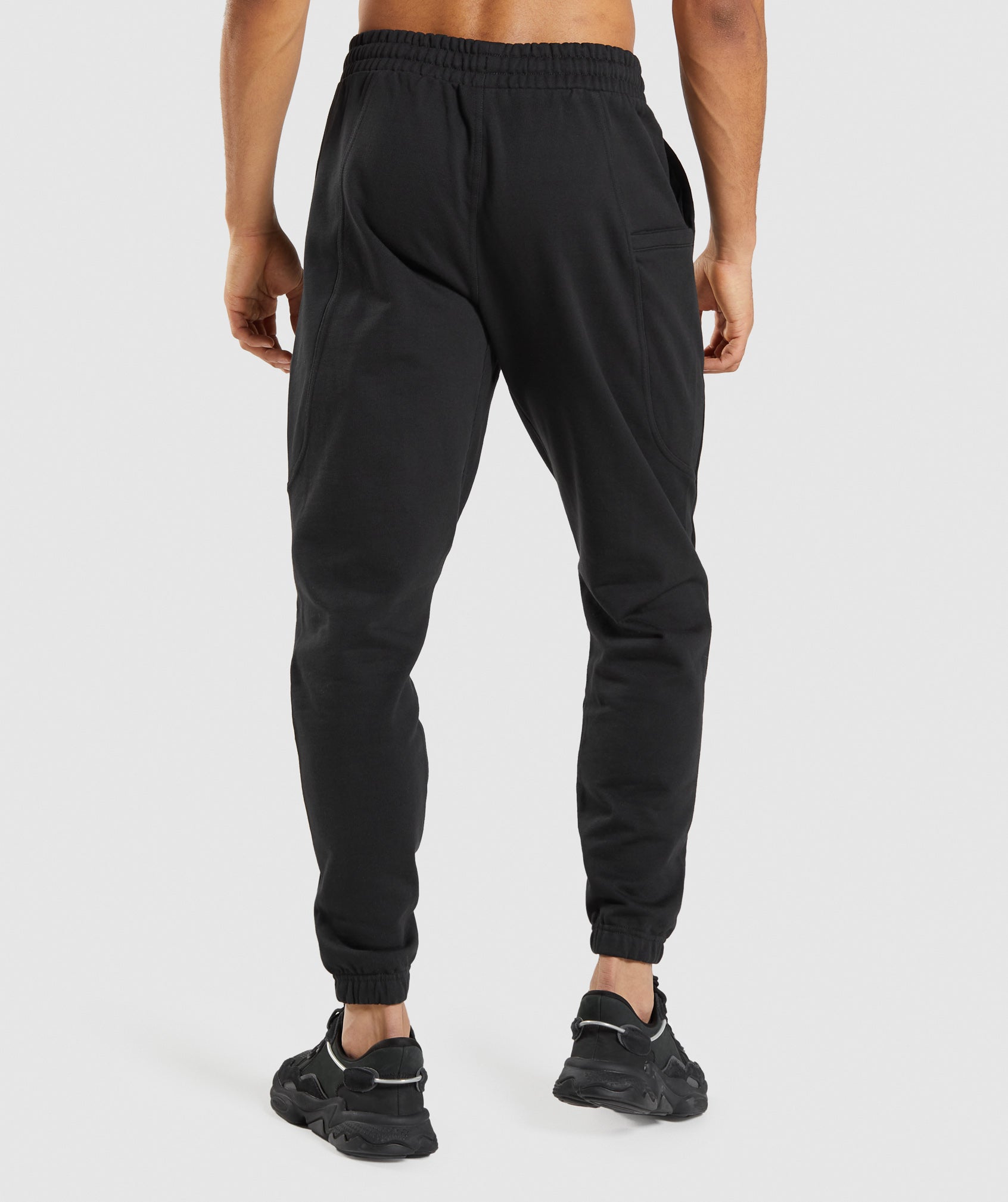 Black Men's Gymshark Essential Jogger | MRUVFH-749