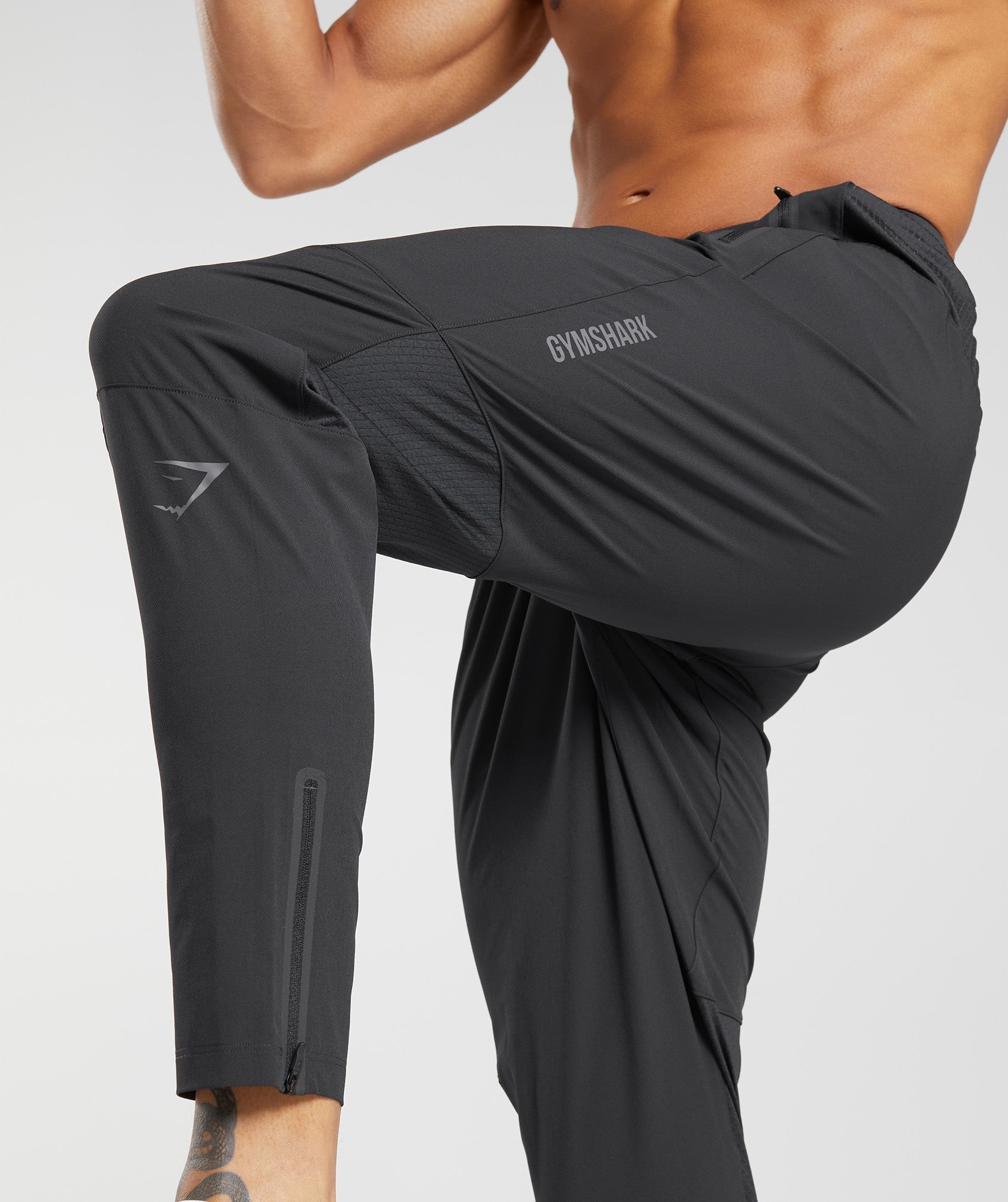 Black Men's Gymshark Hybrid Woven Jogger | HEYZXL-538