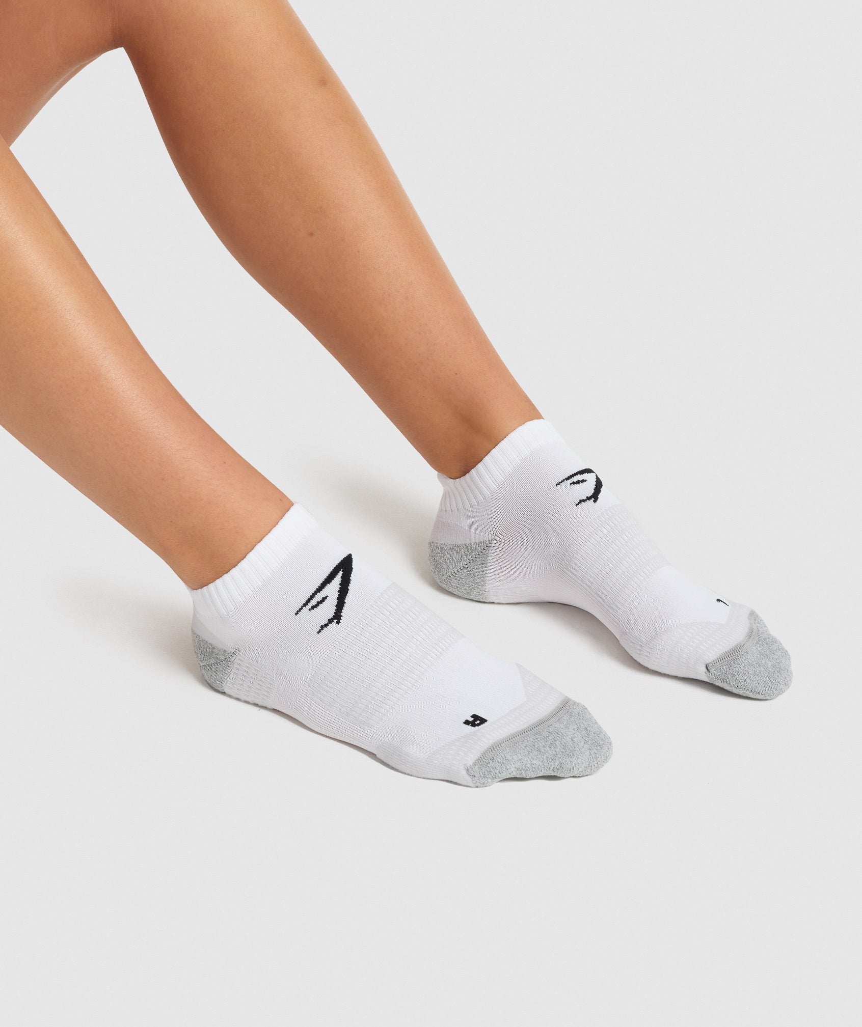 White Women\'s Gymshark Ankle Performance Socks | CHDSKA-651